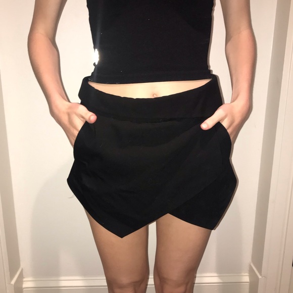 Zara Dresses & Skirts - Zara ruffle mini skort